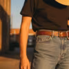 Ceinture marron : l’accessoire rétro qui réveille vos jeans