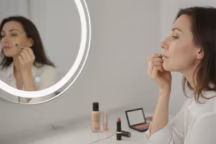 Astuce maquillage pour atténuer les sillons nasogéniens facilement