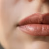 Lèvres sèches : la nouvelle obsession beauté des réseaux sociaux aujourd'hui