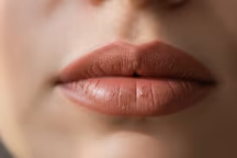Lèvres sèches : la nouvelle obsession beauté des réseaux sociaux aujourd'hui