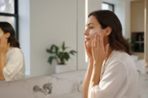 Anti-âge : erreurs à éviter avant 40 ans pour des rides profondes