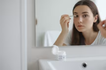 Vaseline pour des cils plus longs : TikTok, bonne ou mauvaise idée ?