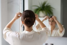 Découvrez comment faire un chignon de soirée facilement