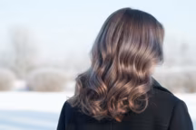 Châtain givré : la tendance capillaire de l'hiver 2026