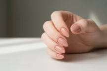 Ongles courts : 3 astuces de pros pour les allonger facilement