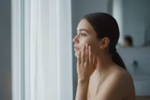 Vous asphyxiez votre peau ? Une maquilleuse vous recommande d'arrêter !